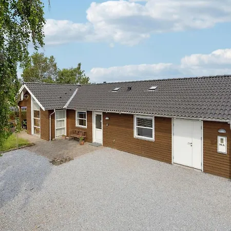 4 Bedroom Cozy In Haderslev