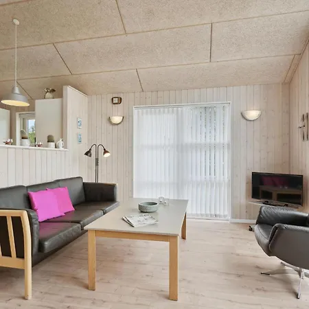 4 Bedroom Cozy In Haderslev * Diernæs